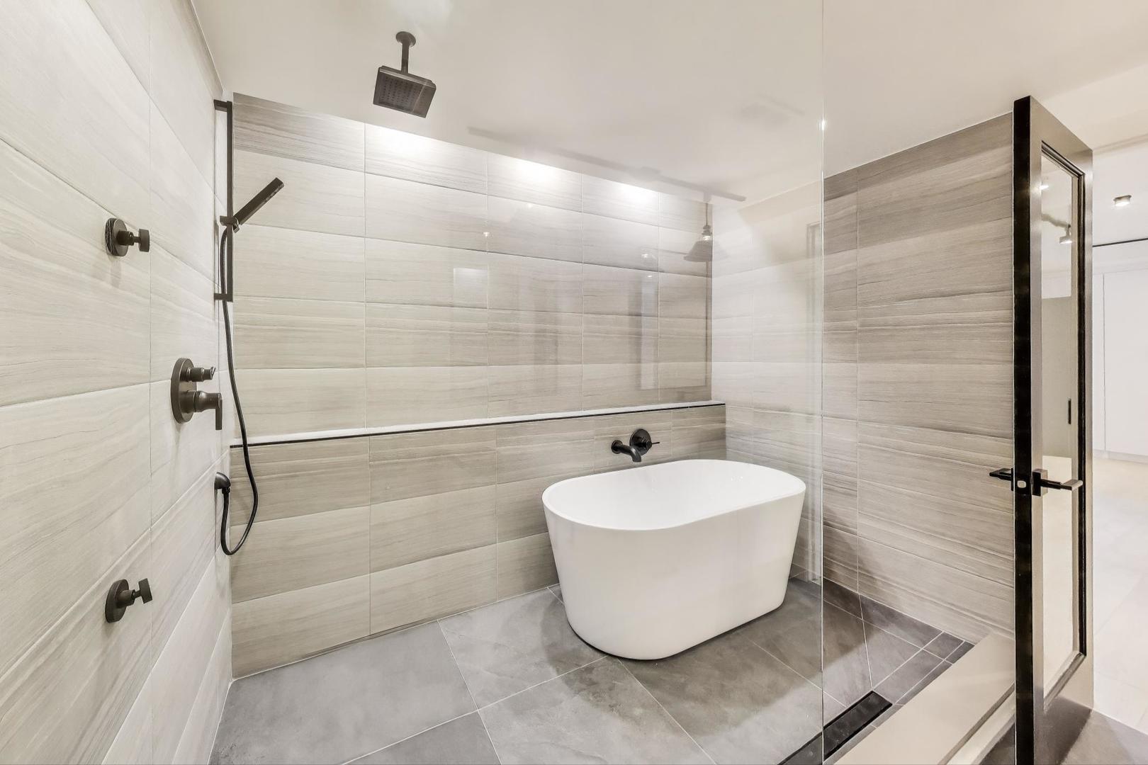 3735 South Lake Park Avenue Chicago IL 60653
