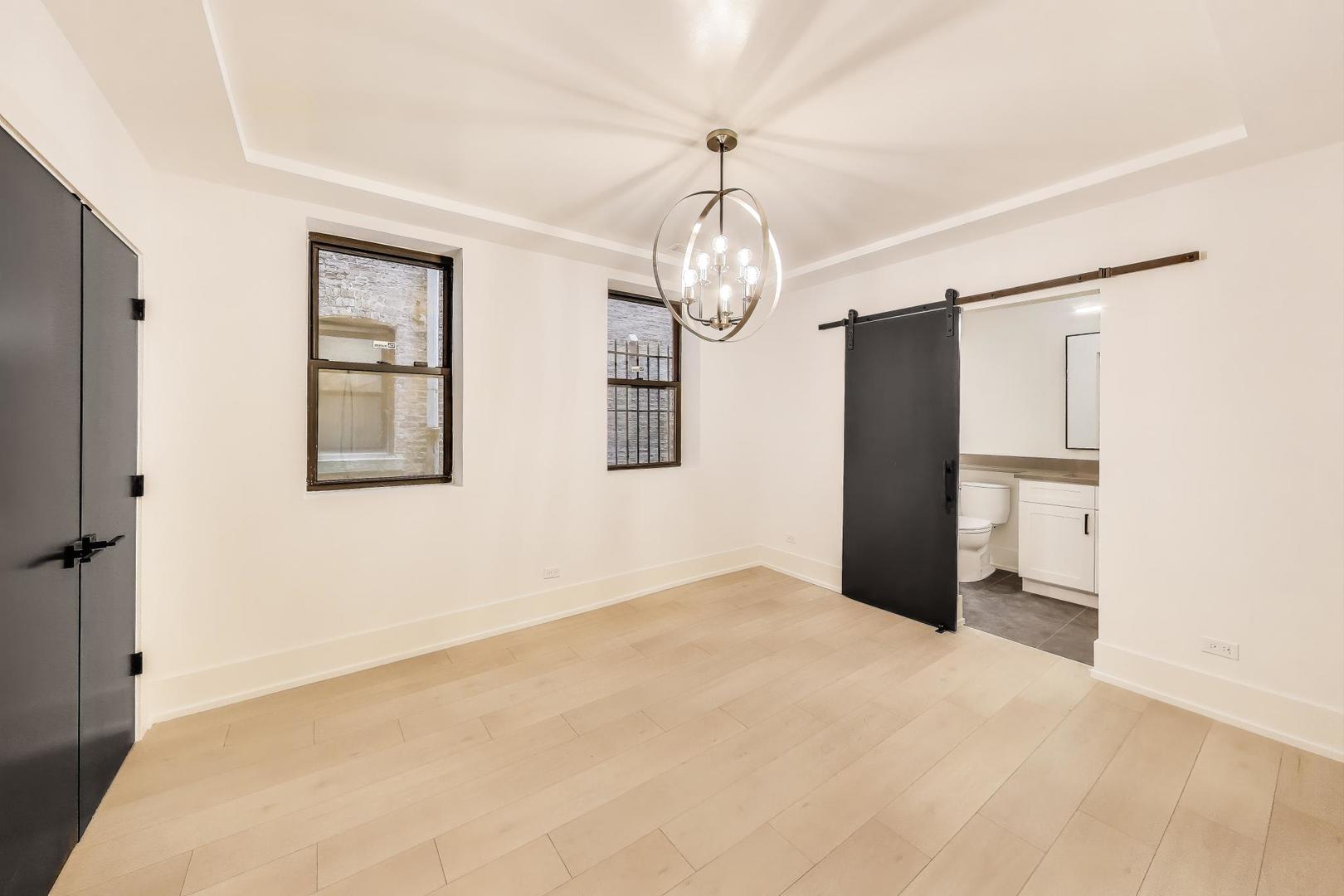 3735 South Lake Park Avenue Chicago IL 60653