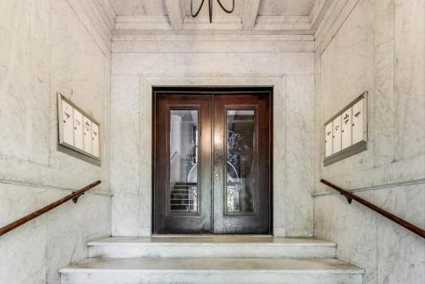 3735 South Lake Park Avenue Chicago IL 60653