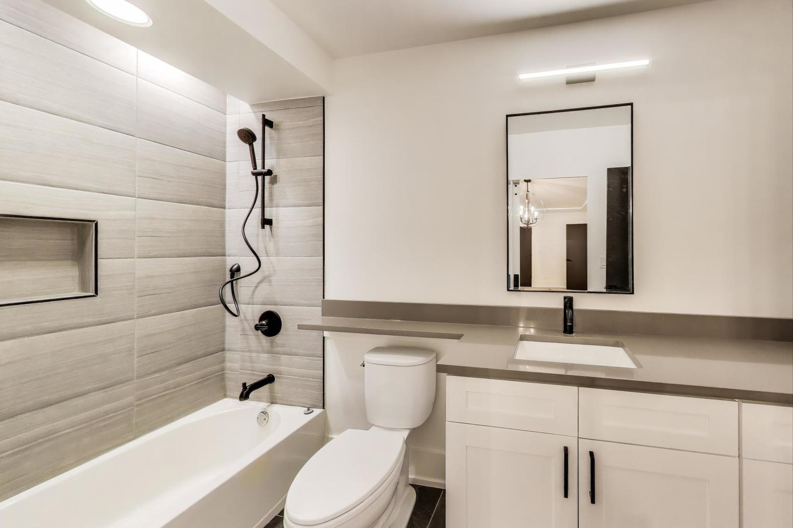 3735 South Lake Park Avenue Chicago IL 60653