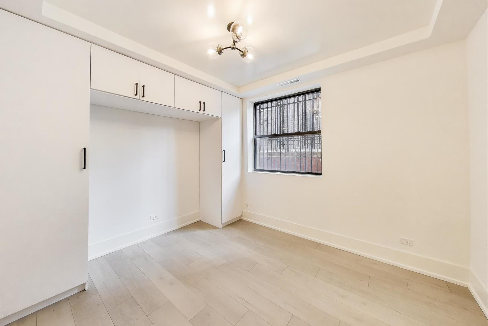 3735 South Lake Park Avenue Chicago IL 60653