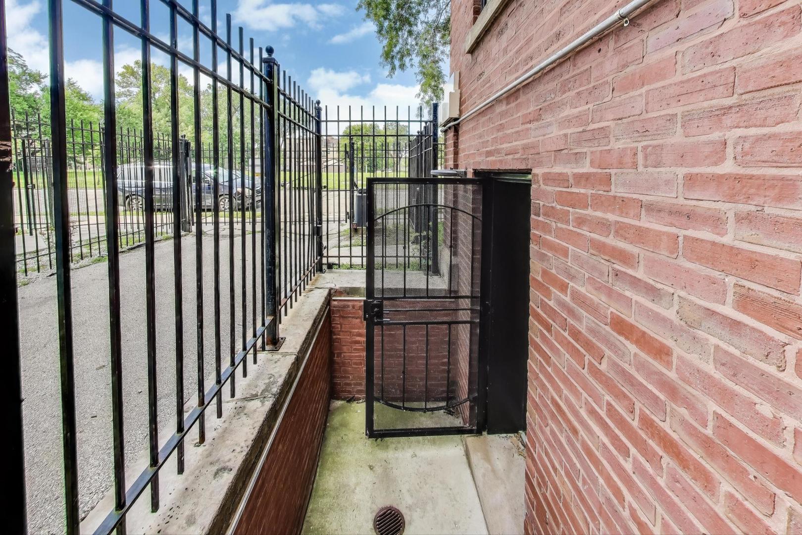 3735 South Lake Park Avenue Chicago IL 60653