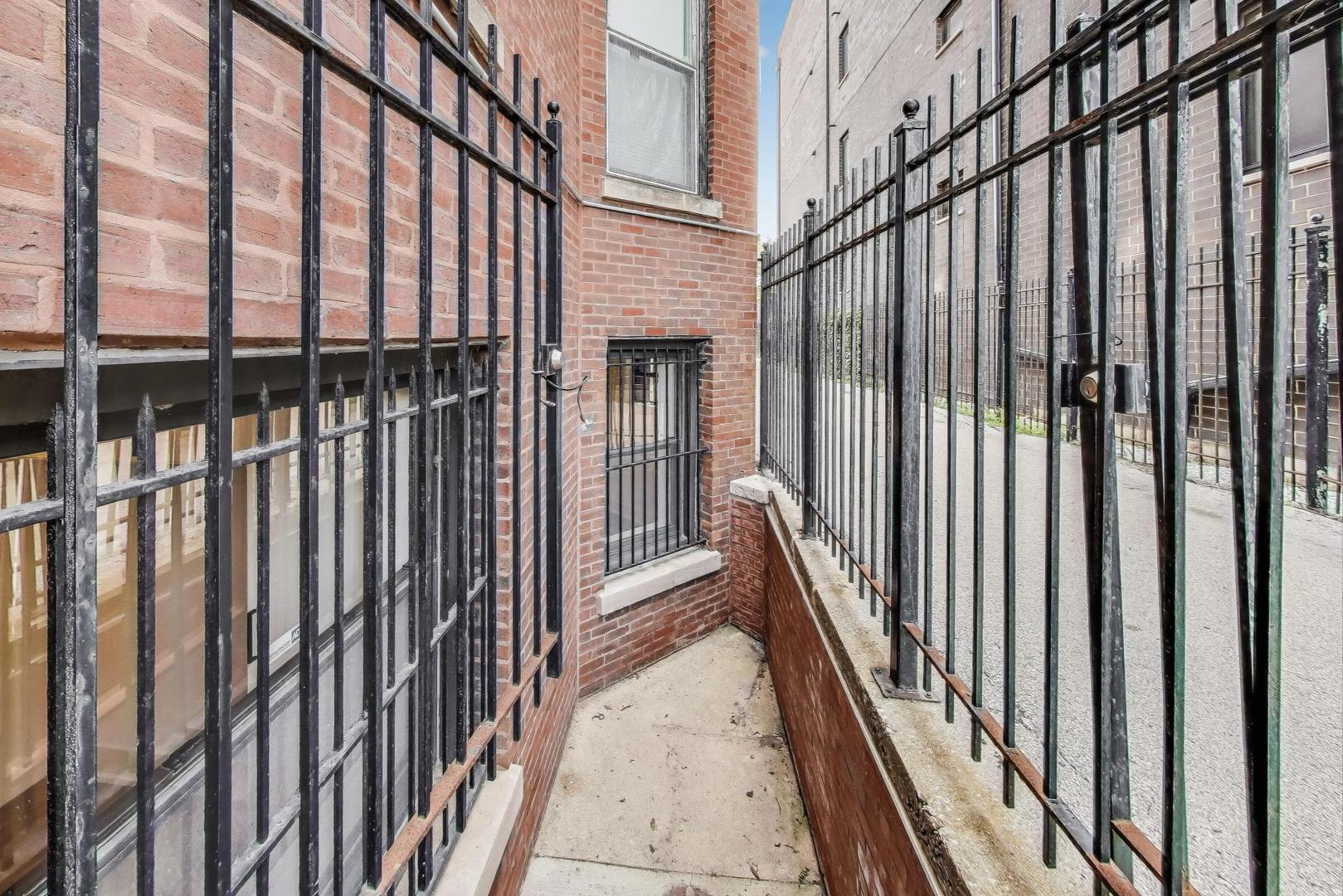3735 South Lake Park Avenue Chicago IL 60653