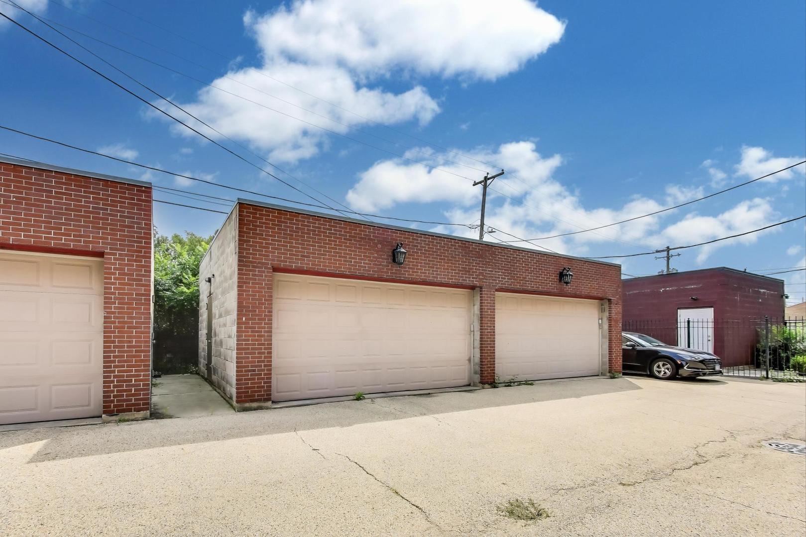 3735 South Lake Park Avenue Chicago IL 60653