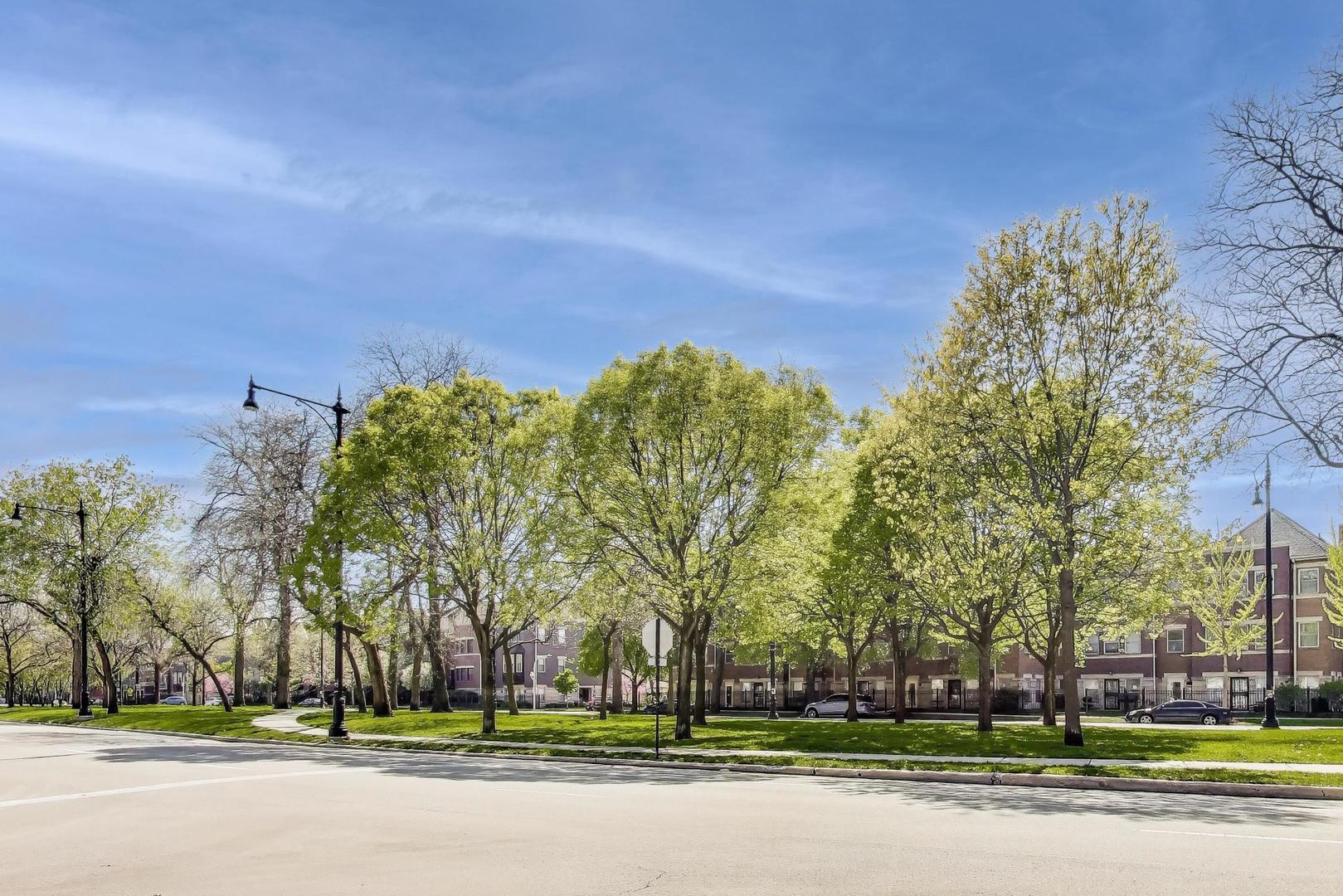 3735 South Lake Park Avenue Chicago IL 60653