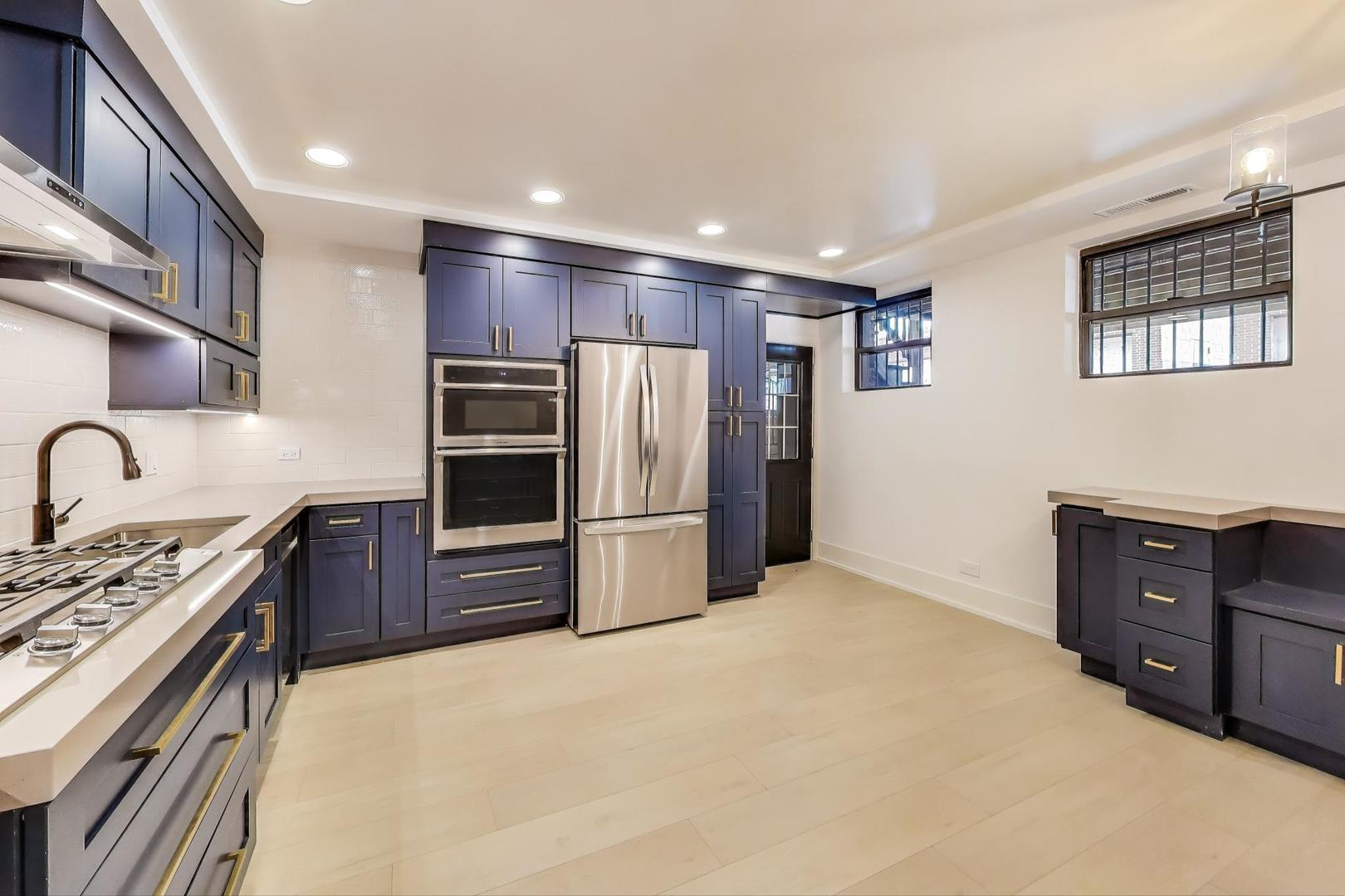 3735 South Lake Park Avenue Chicago IL 60653