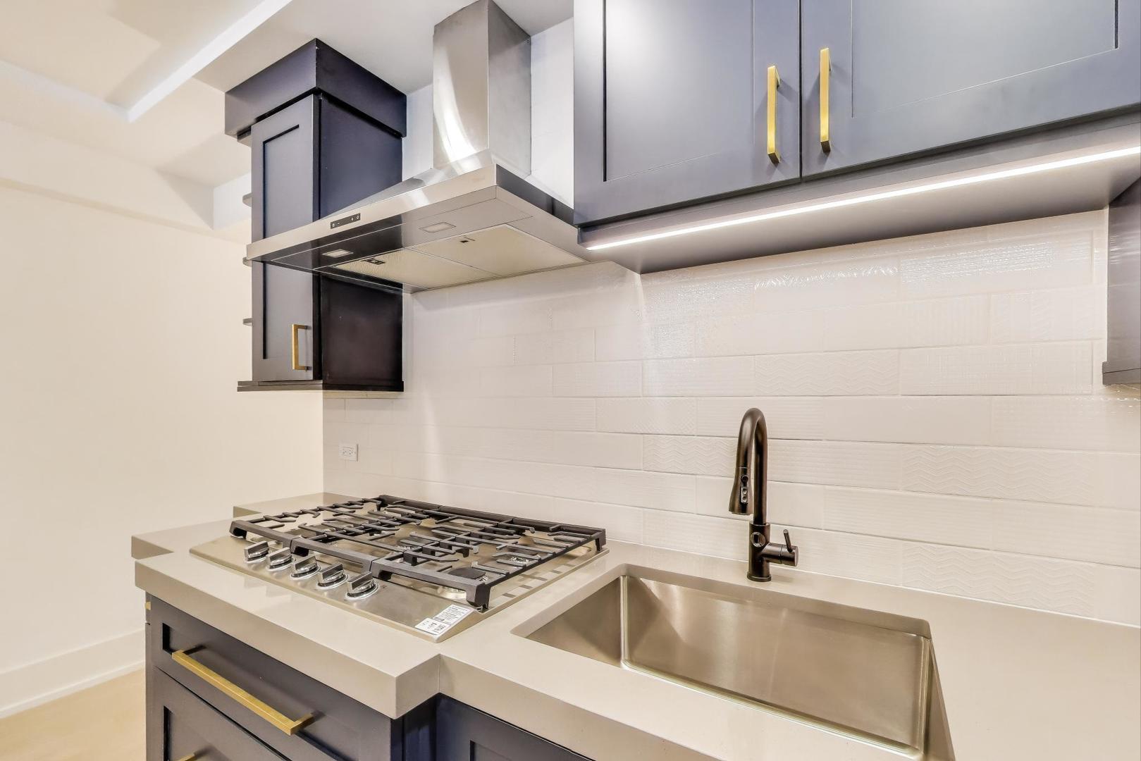 3735 South Lake Park Avenue Chicago IL 60653