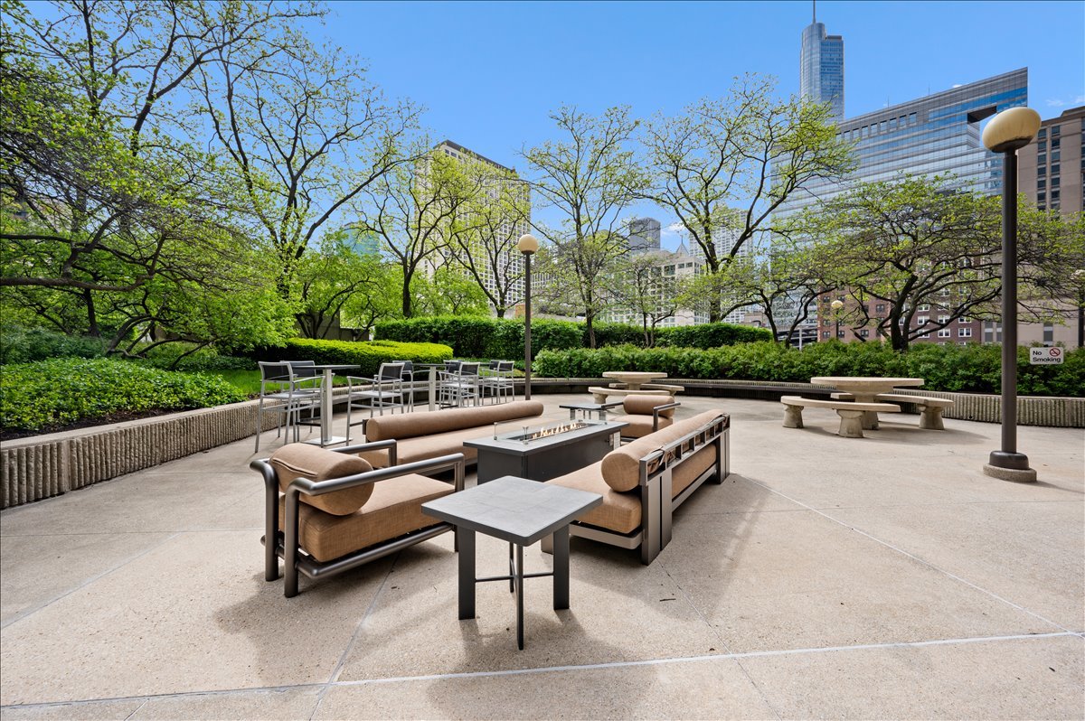 10 East Ontario Street Chicago IL 60611