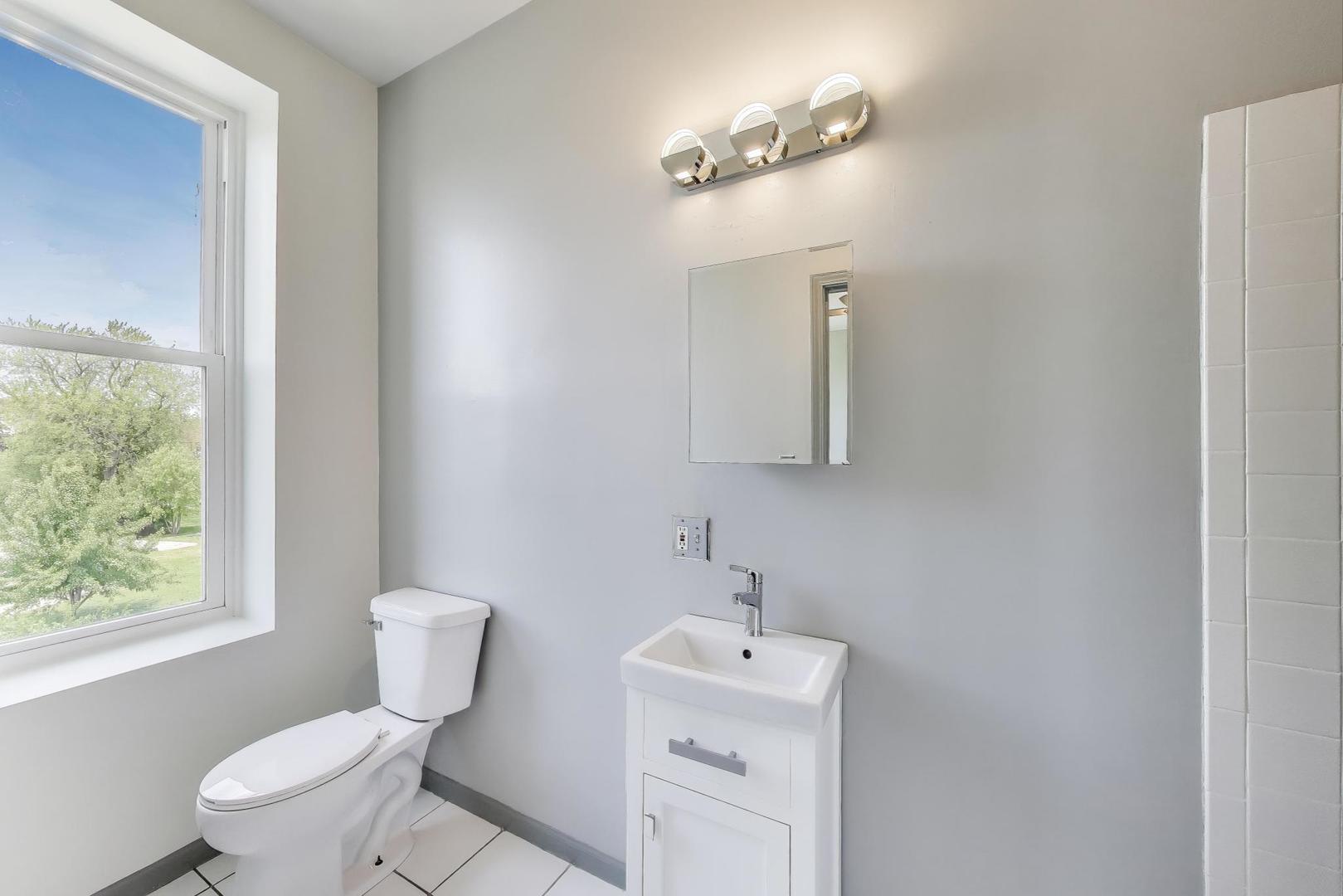 737 East 50th Street Chicago IL 60615