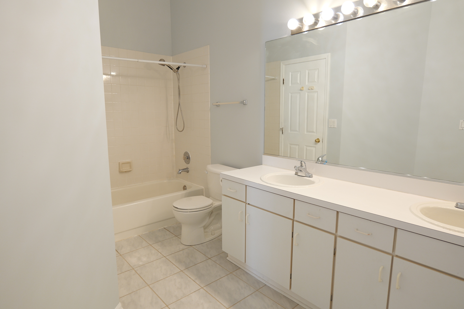 122 Kennebunk Court Glendale Heights IL 60139