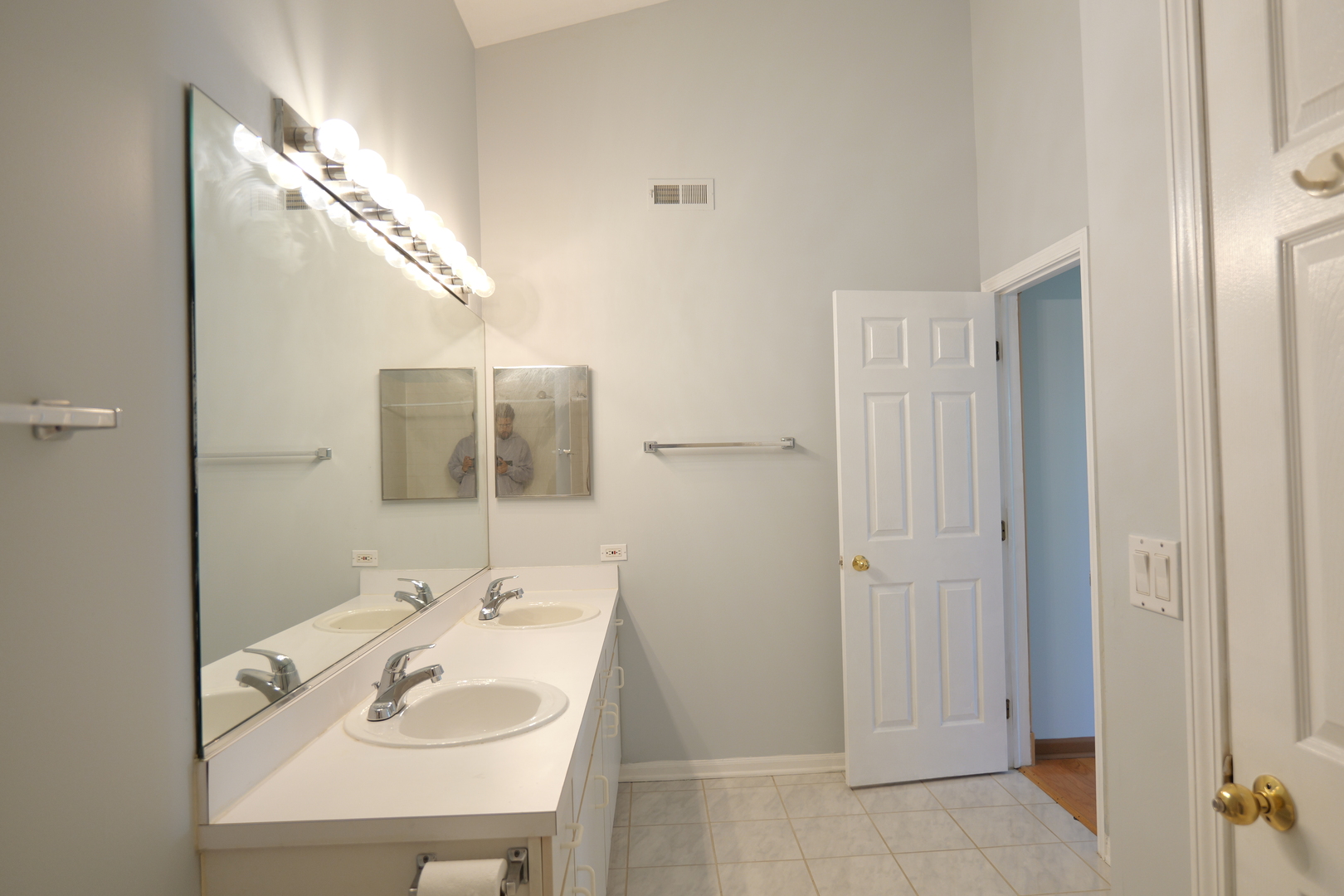 122 Kennebunk Court Glendale Heights IL 60139