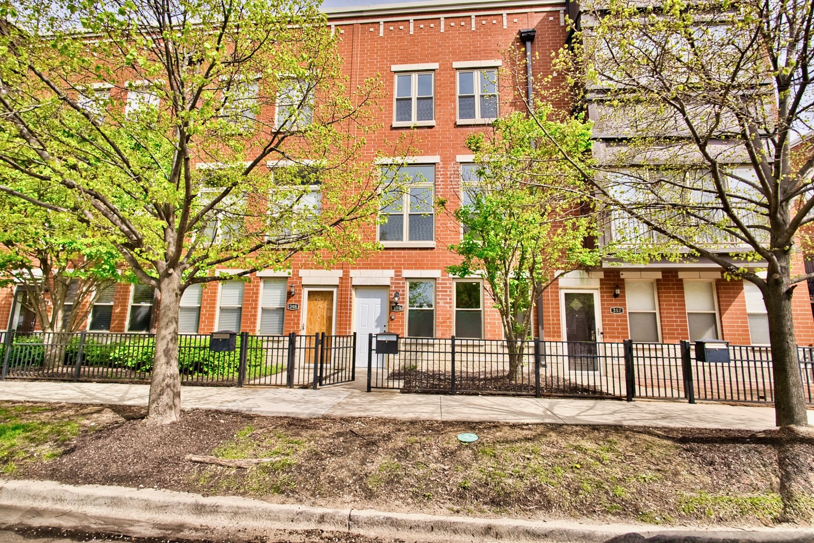 350 East Eastgate Place Chicago IL 60616