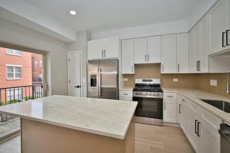 350 East Eastgate Place Chicago IL 60616
