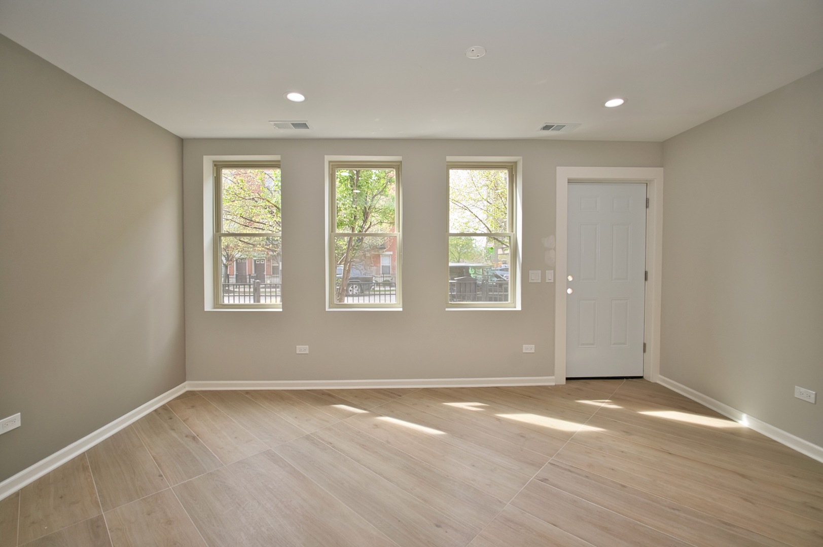 350 East Eastgate Place Chicago IL 60616