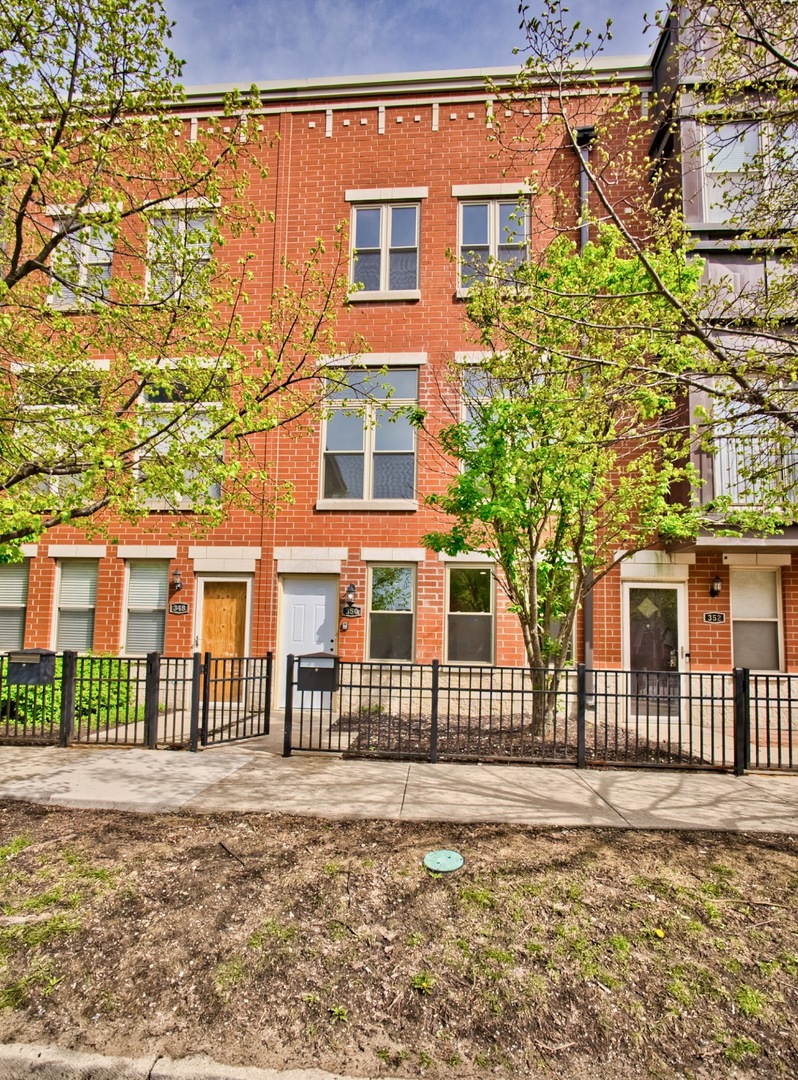 350 East Eastgate Place Chicago IL 60616