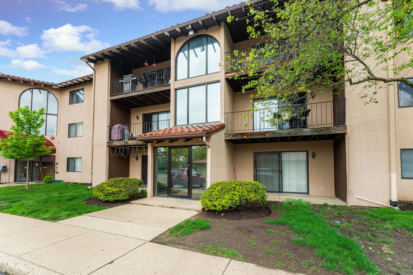 21W581 North Avenue Lombard IL 60148