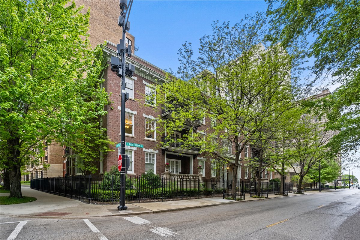 1201 North Astor Street Chicago IL 60610
