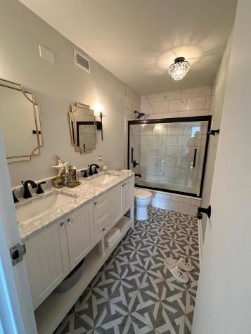 6033 North Sheridan Road Chicago IL 60660