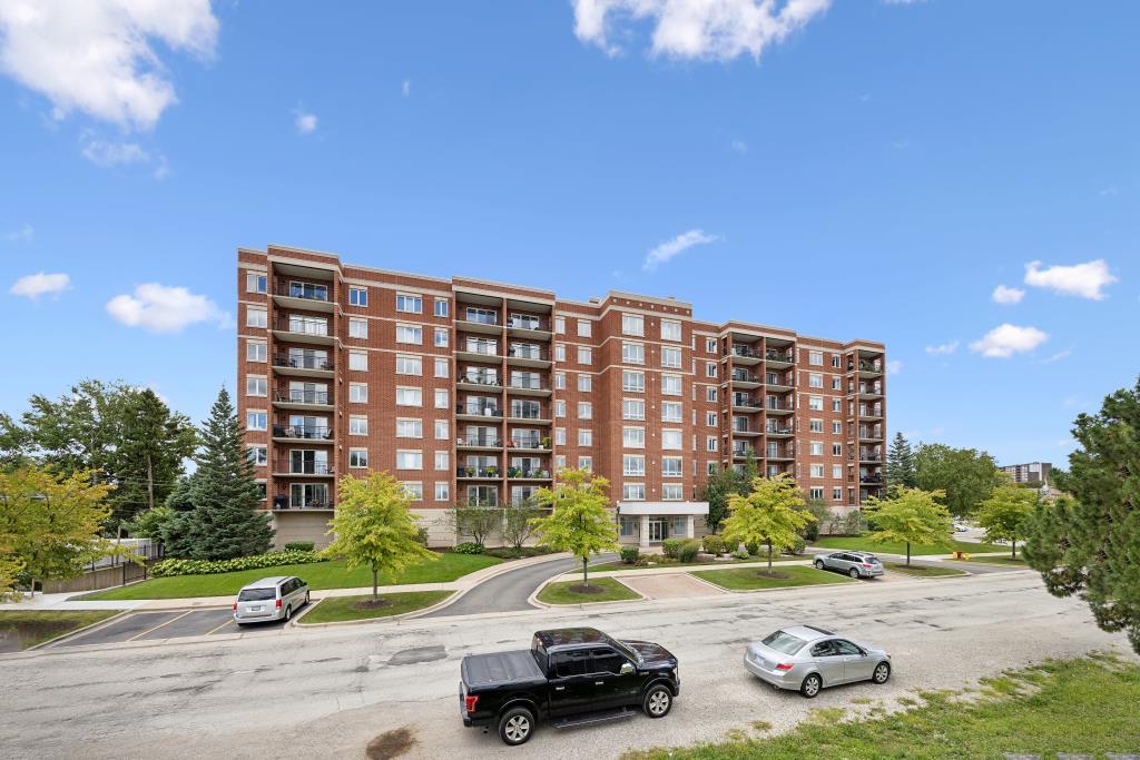5555 North Cumberland Avenue Chicago IL 60656