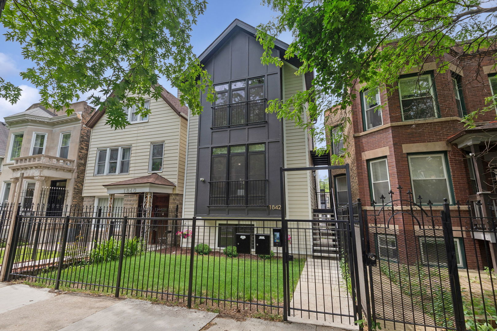 1842 North Whipple Street Chicago IL 60647