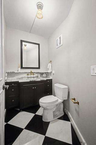 221 East Walton Place Chicago IL 60611