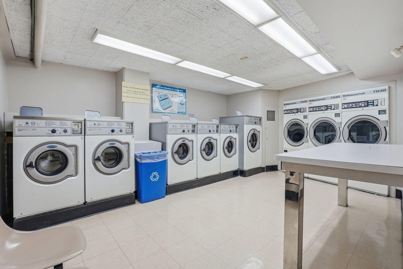 1455 North Sandburg Terrace Chicago IL 60610