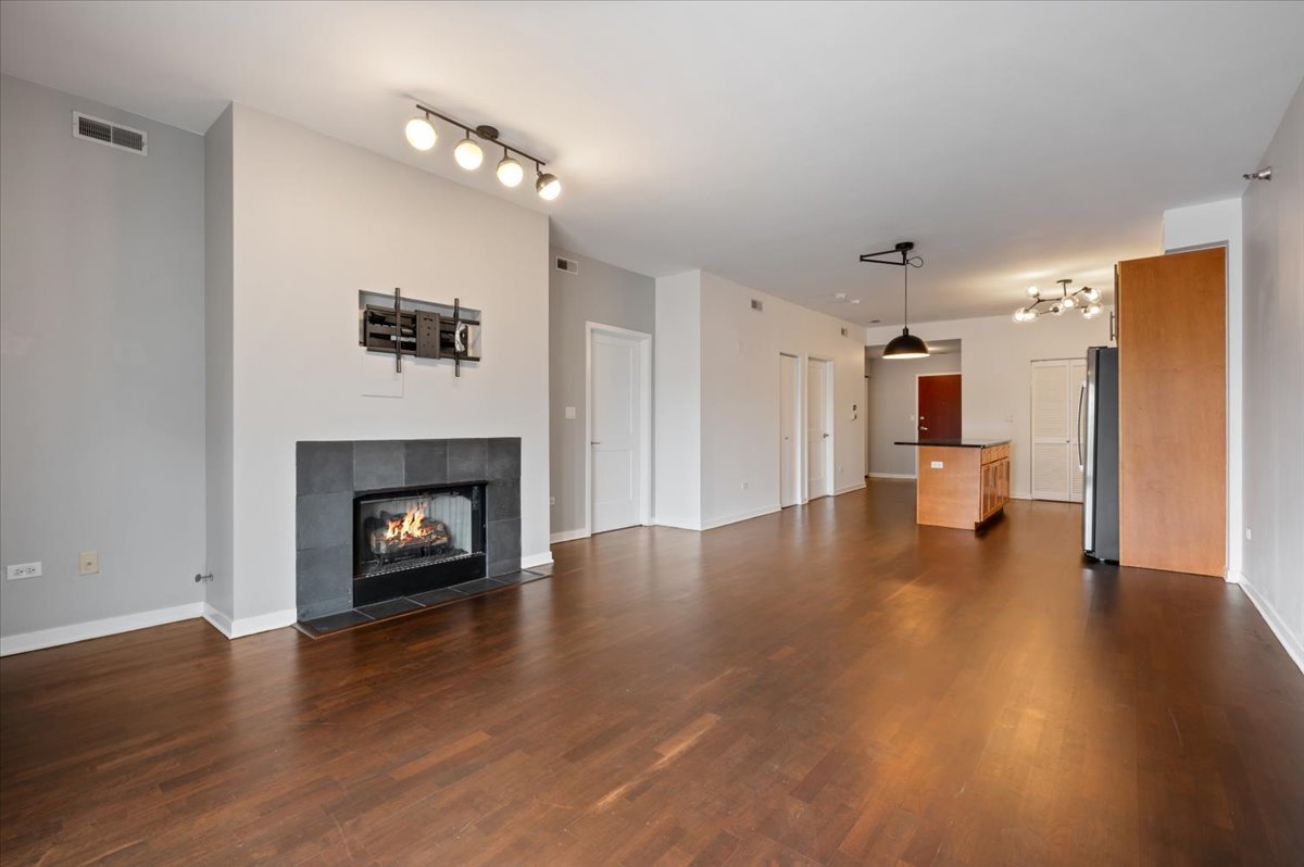 4350 North Broadway Street Chicago IL 60613