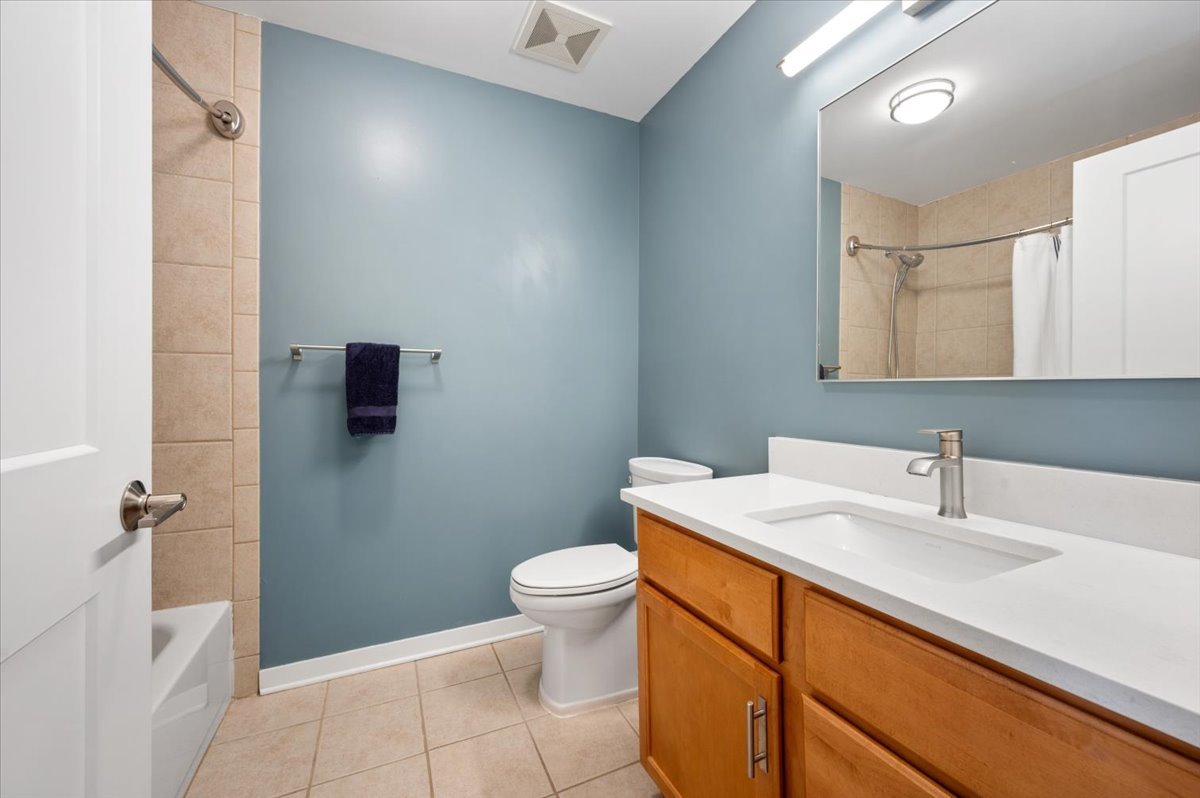 4350 North Broadway Street Chicago IL 60613