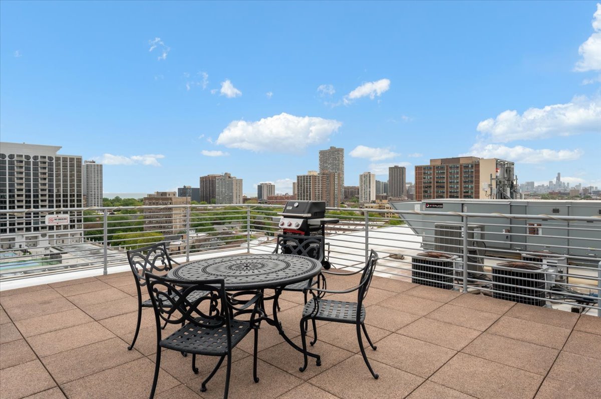 4350 North Broadway Street Chicago IL 60613