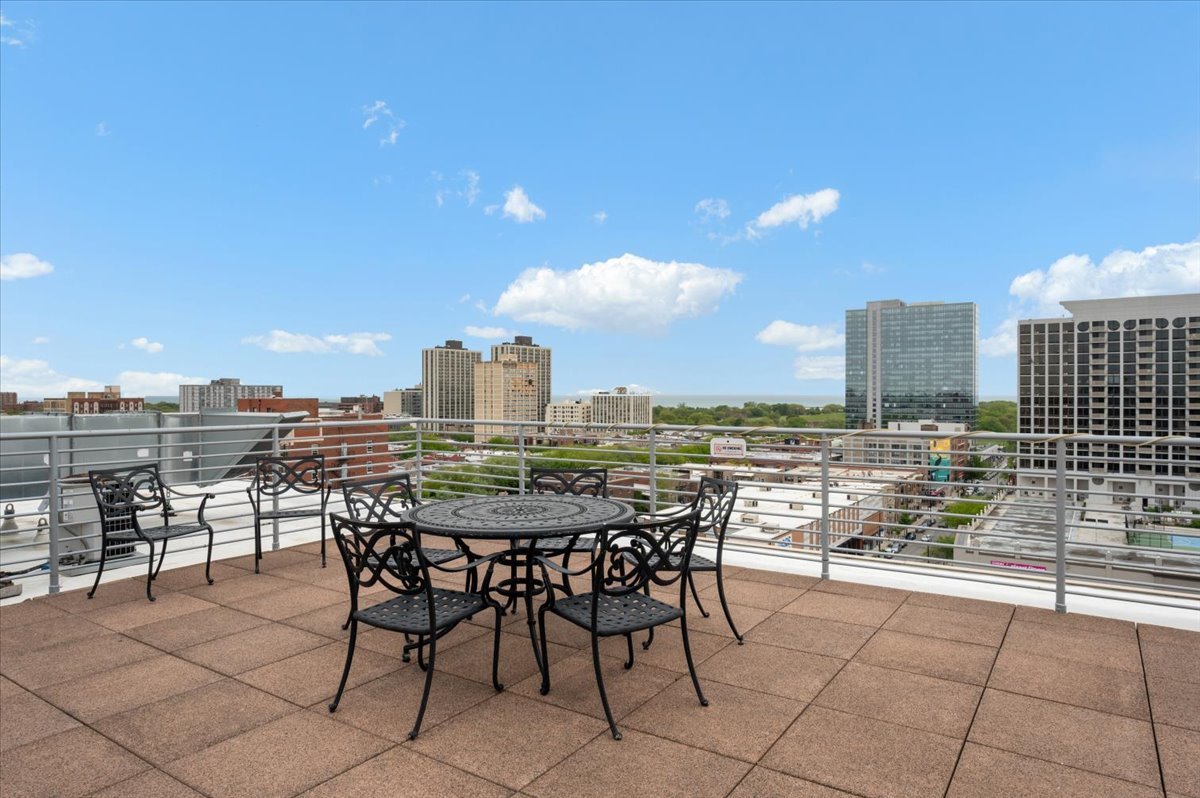 4350 North Broadway Street Chicago IL 60613