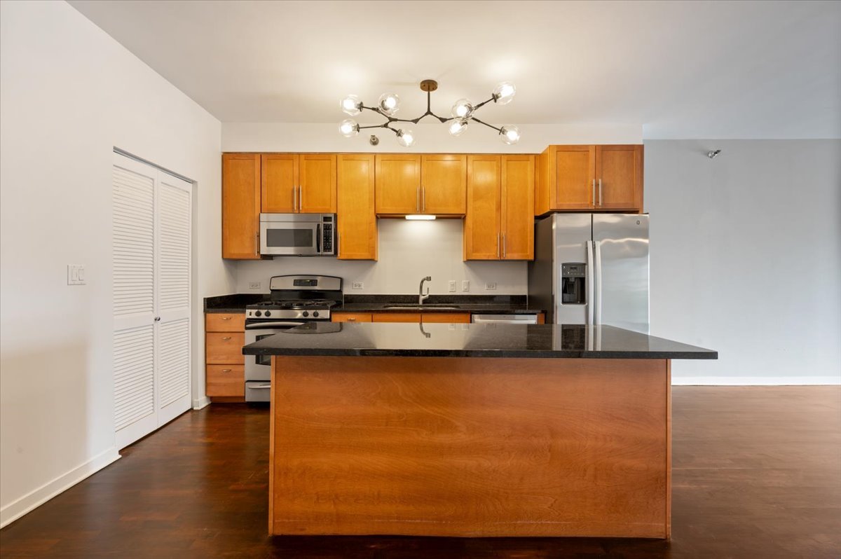 4350 North Broadway Street Chicago IL 60613