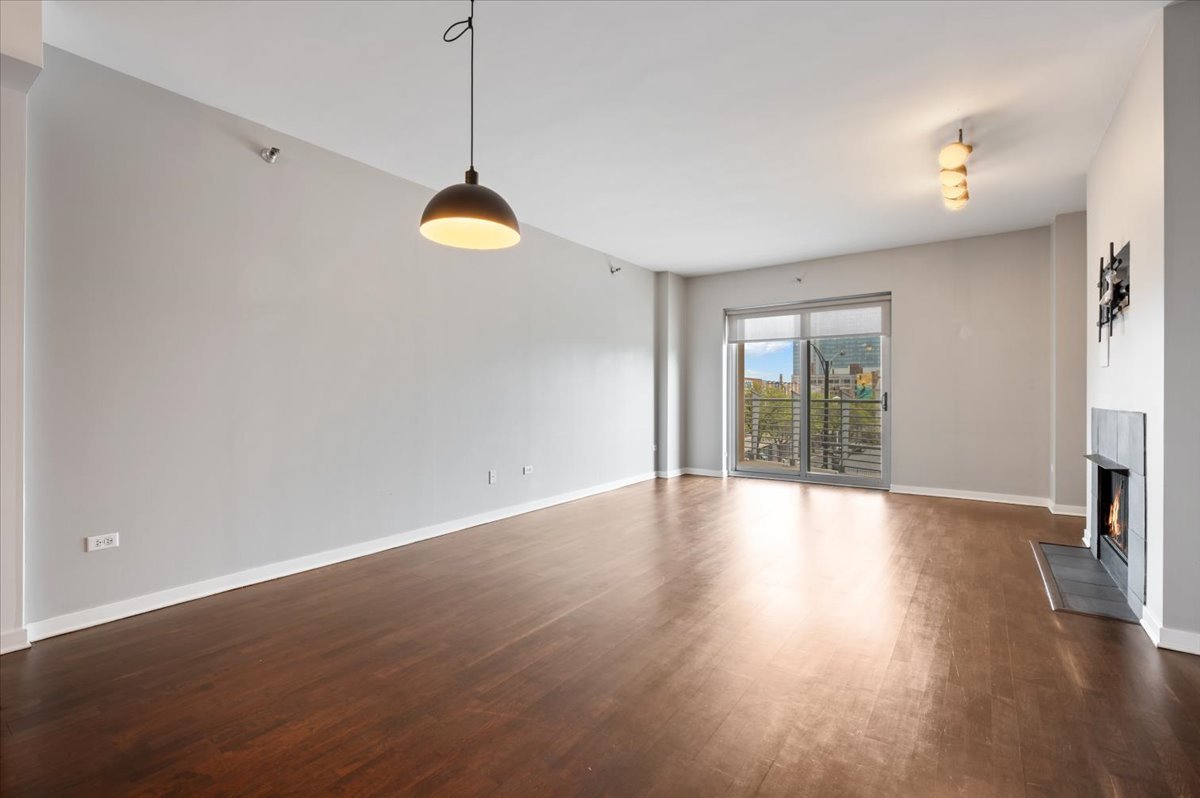 4350 North Broadway Street Chicago IL 60613