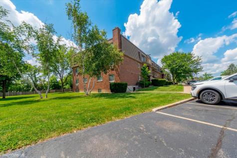 586 Fairway View Drive Wheeling IL 60090