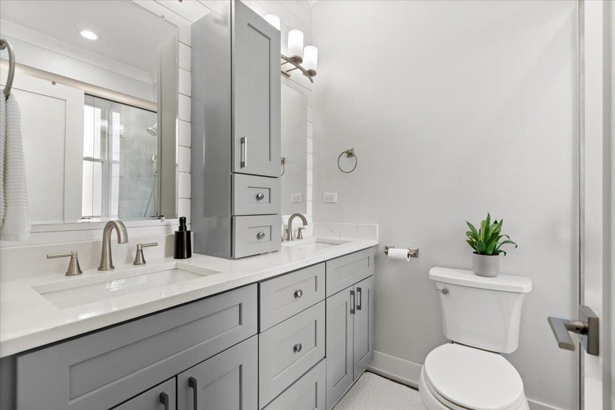 614 East 46th Street Chicago IL 60653