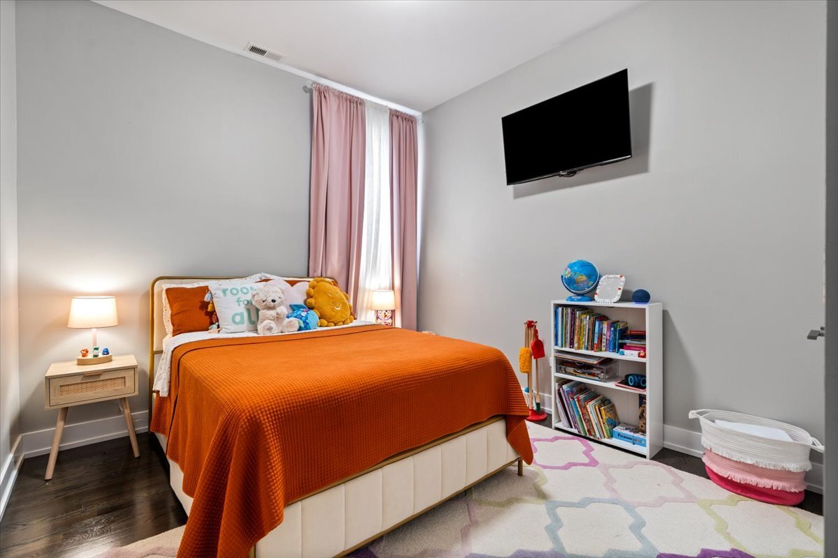 614 East 46th Street Chicago IL 60653