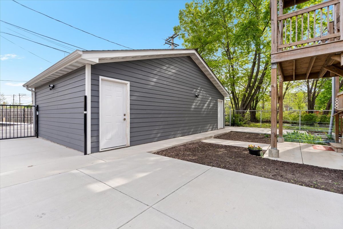 614 East 46th Street Chicago IL 60653