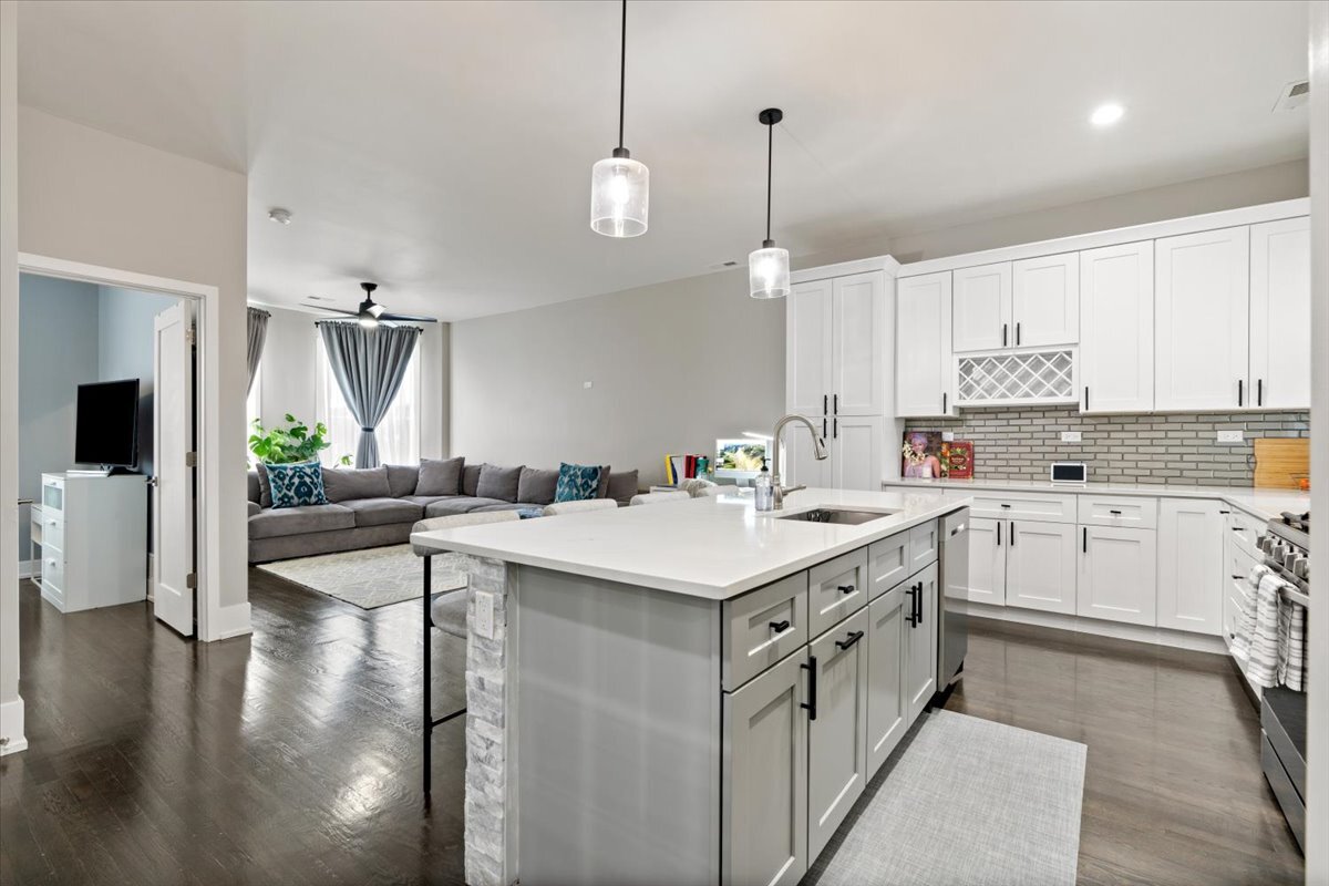 614 East 46th Street Chicago IL 60653