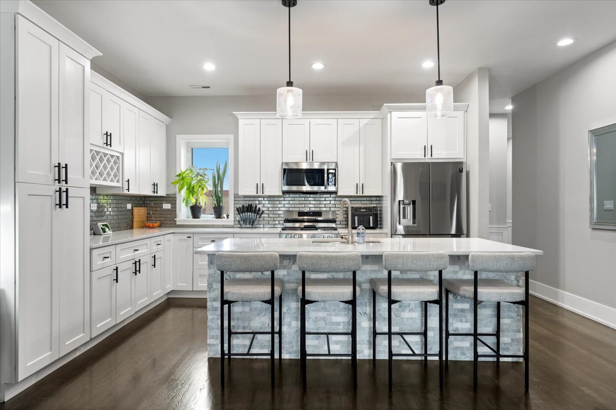 614 East 46th Street Chicago IL 60653