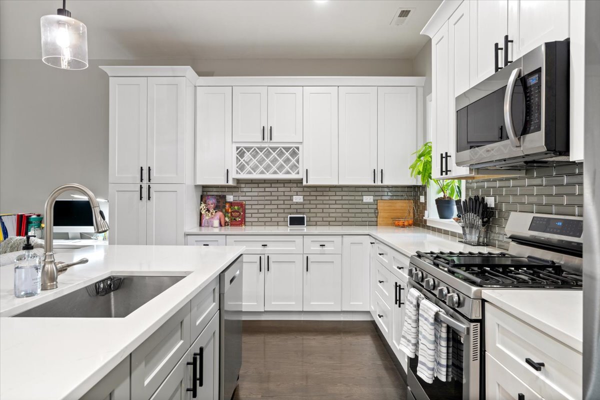 614 East 46th Street Chicago IL 60653