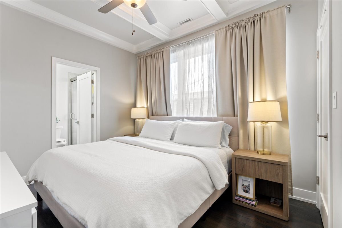 614 East 46th Street Chicago IL 60653