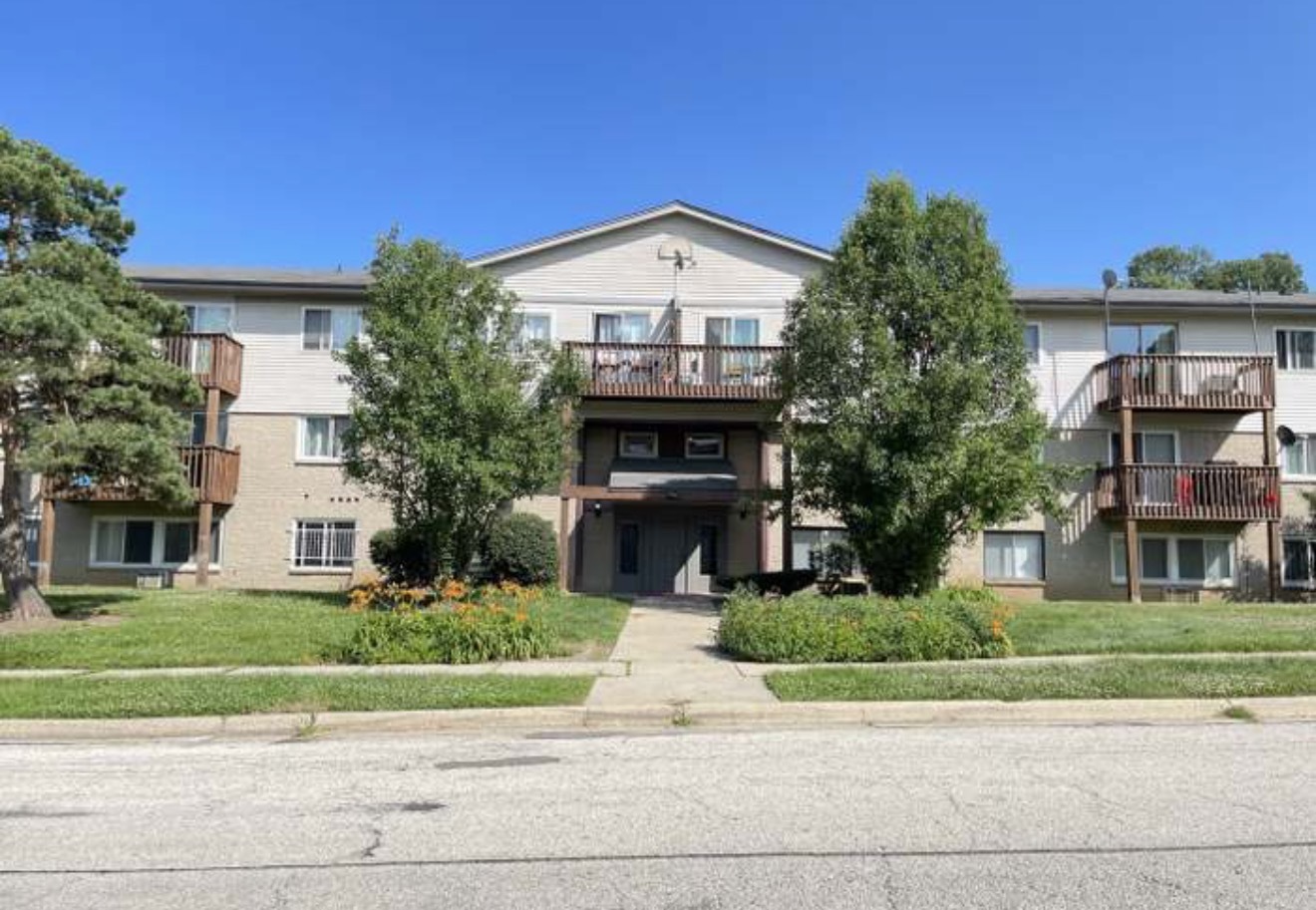 555 Deepwoods Drive Mundelein IL 60060