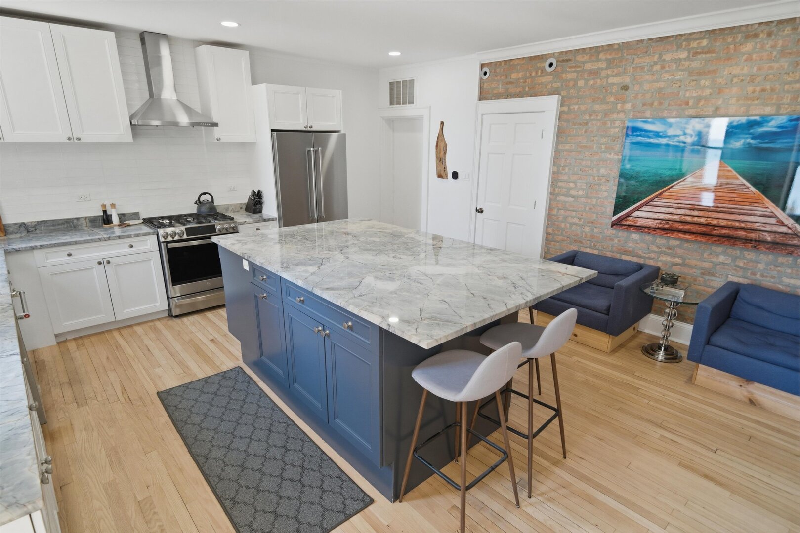 1200 West Sherwin Avenue Chicago IL 60626