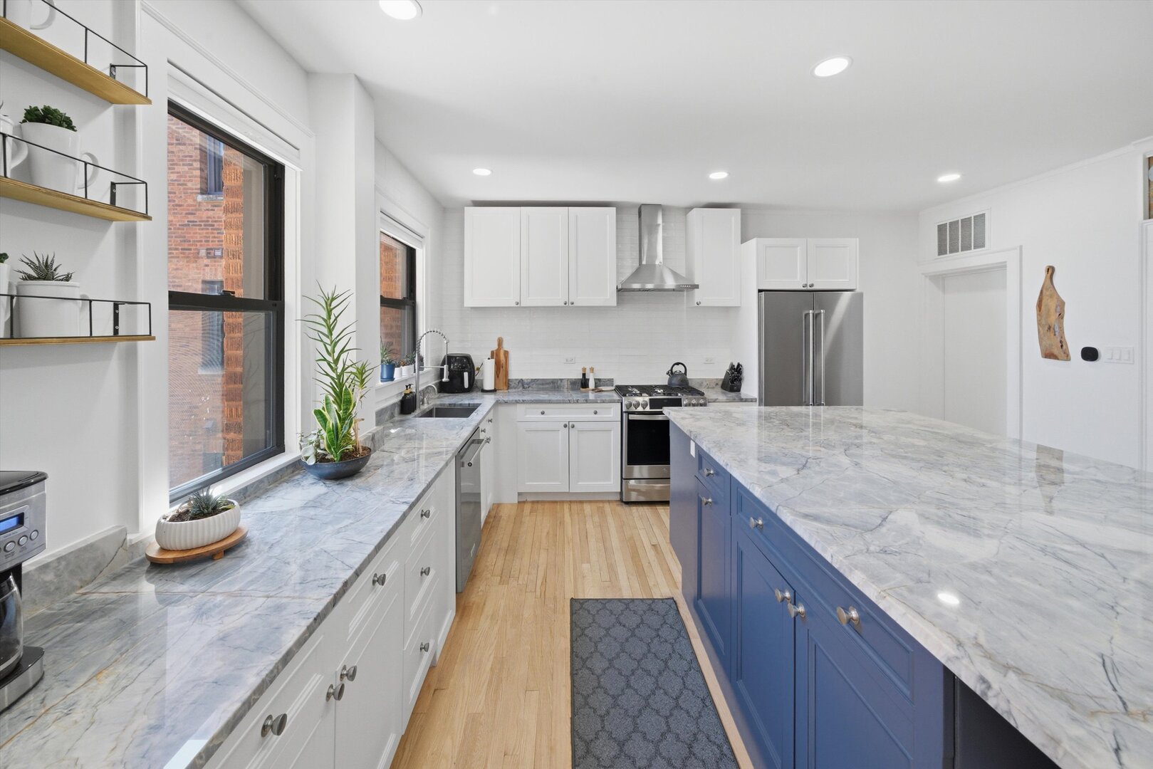 1200 West Sherwin Avenue Chicago IL 60626
