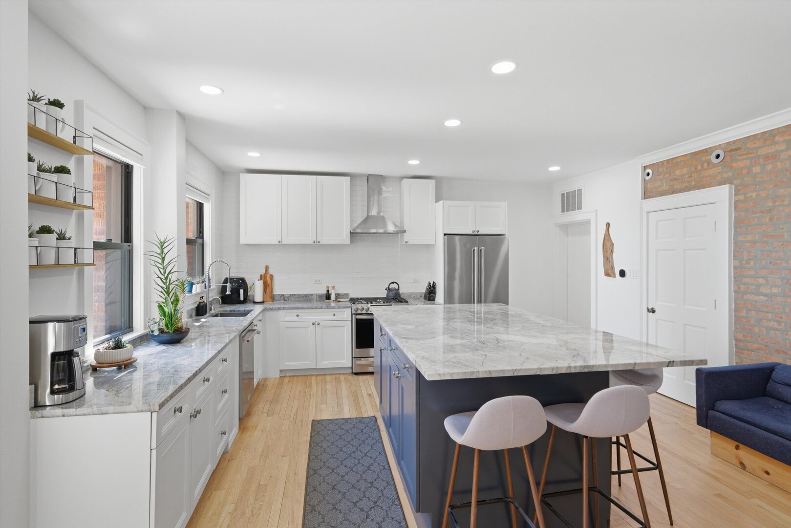 1200 West Sherwin Avenue Chicago IL 60626