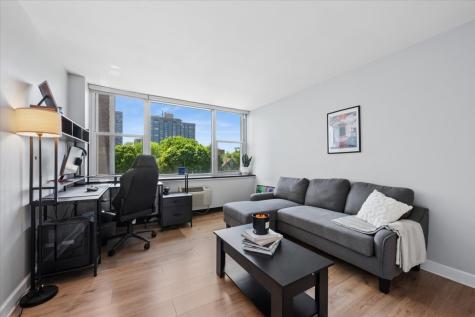 4250 North Marine Drive Chicago IL 60613
