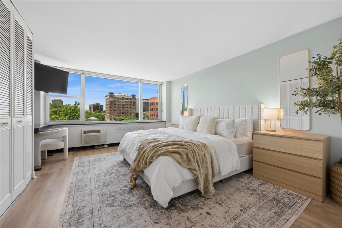 4250 North Marine Drive Chicago IL 60613
