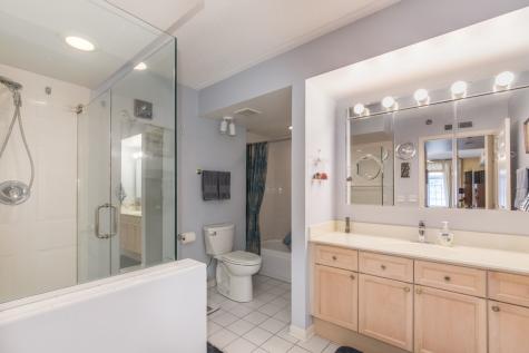7031 West Touhy Avenue Niles IL 60714