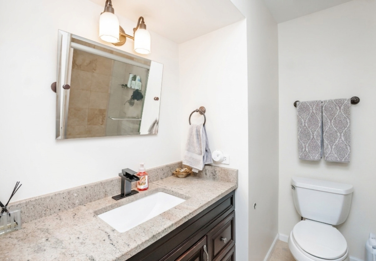 1139 West Roscoe Street Chicago IL 60657