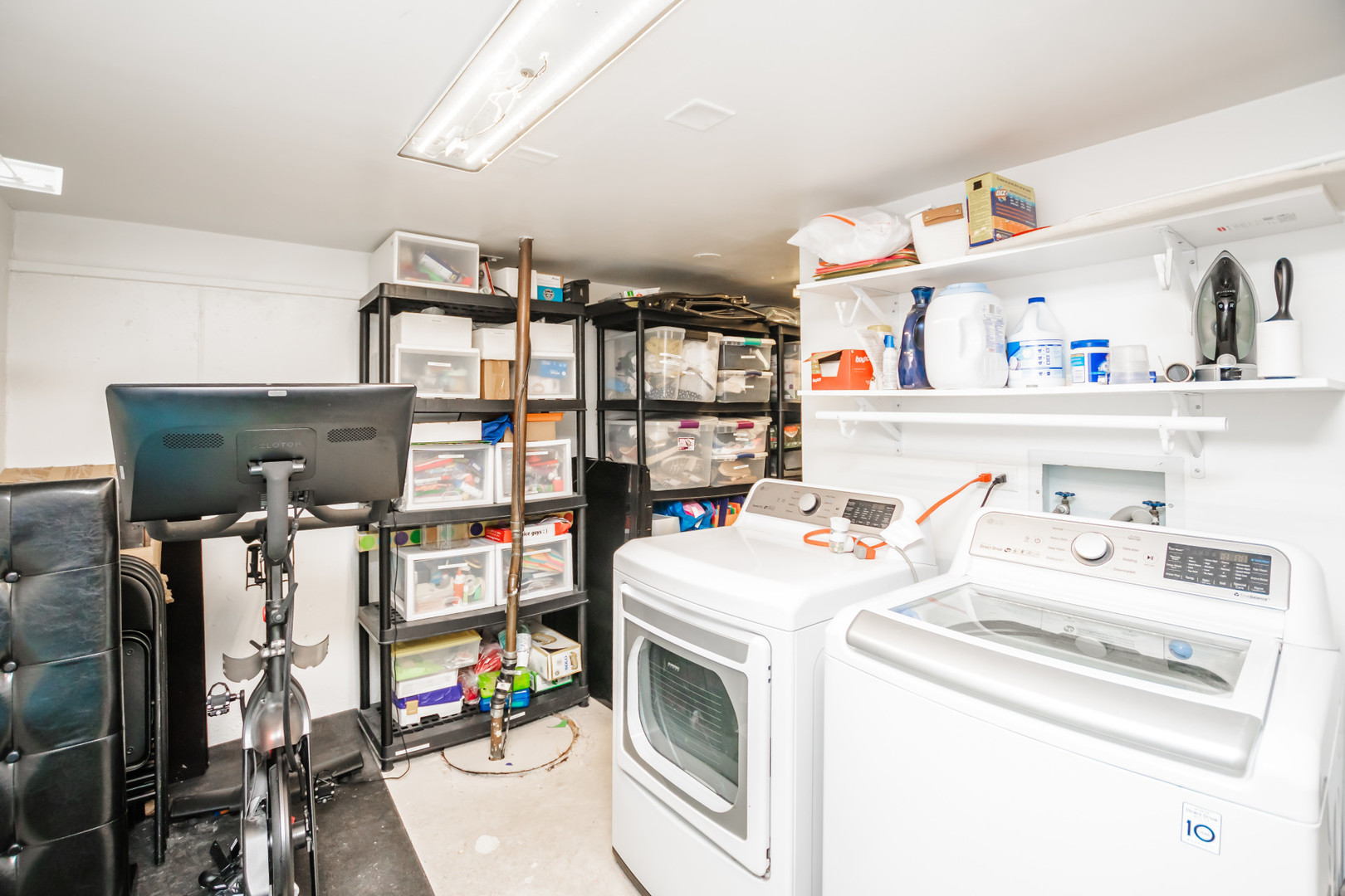 1139 West Roscoe Street Chicago IL 60657