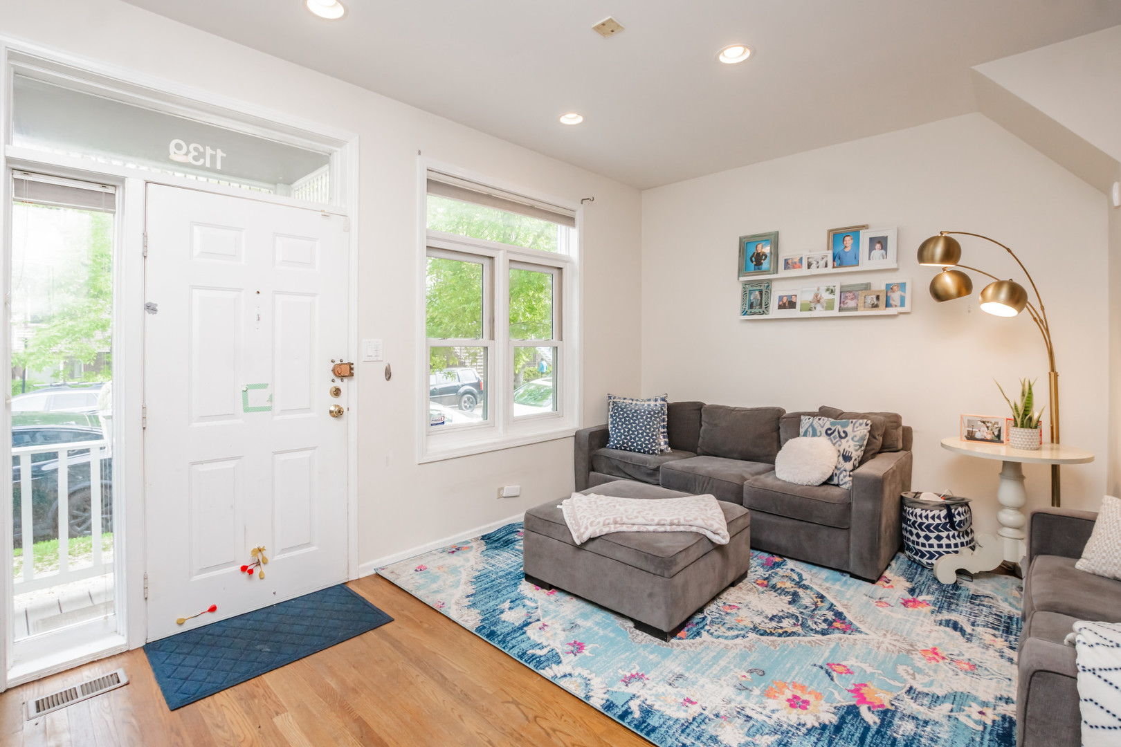 1139 West Roscoe Street Chicago IL 60657